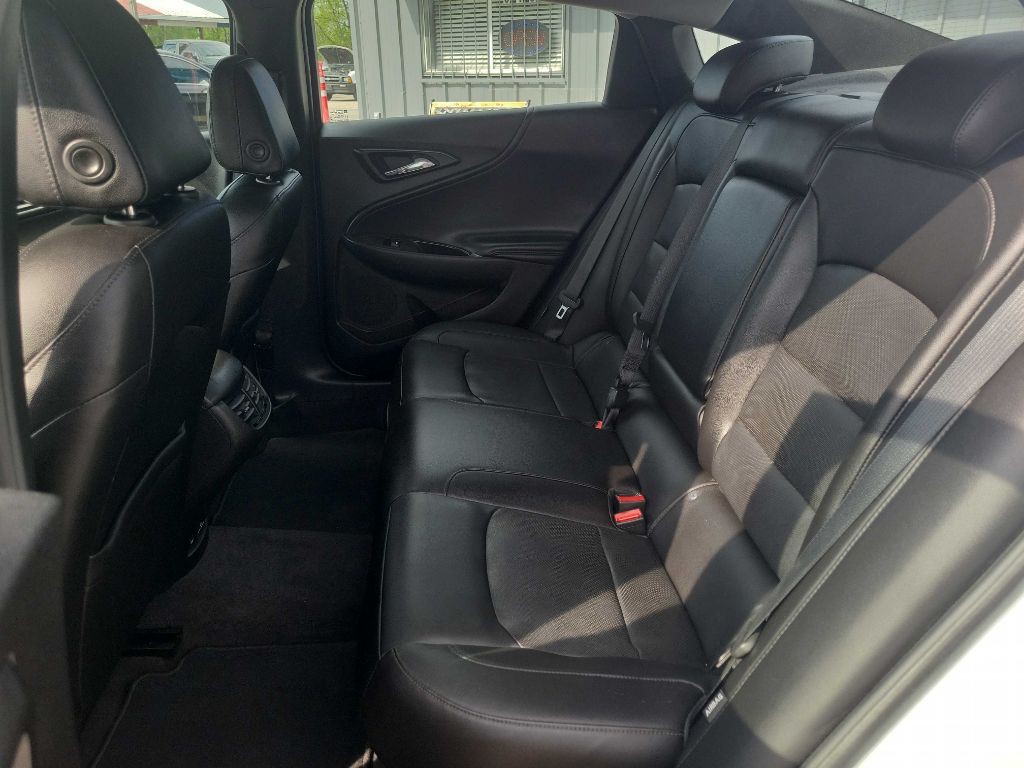 2017 Chevrolet Malibu Image 21
