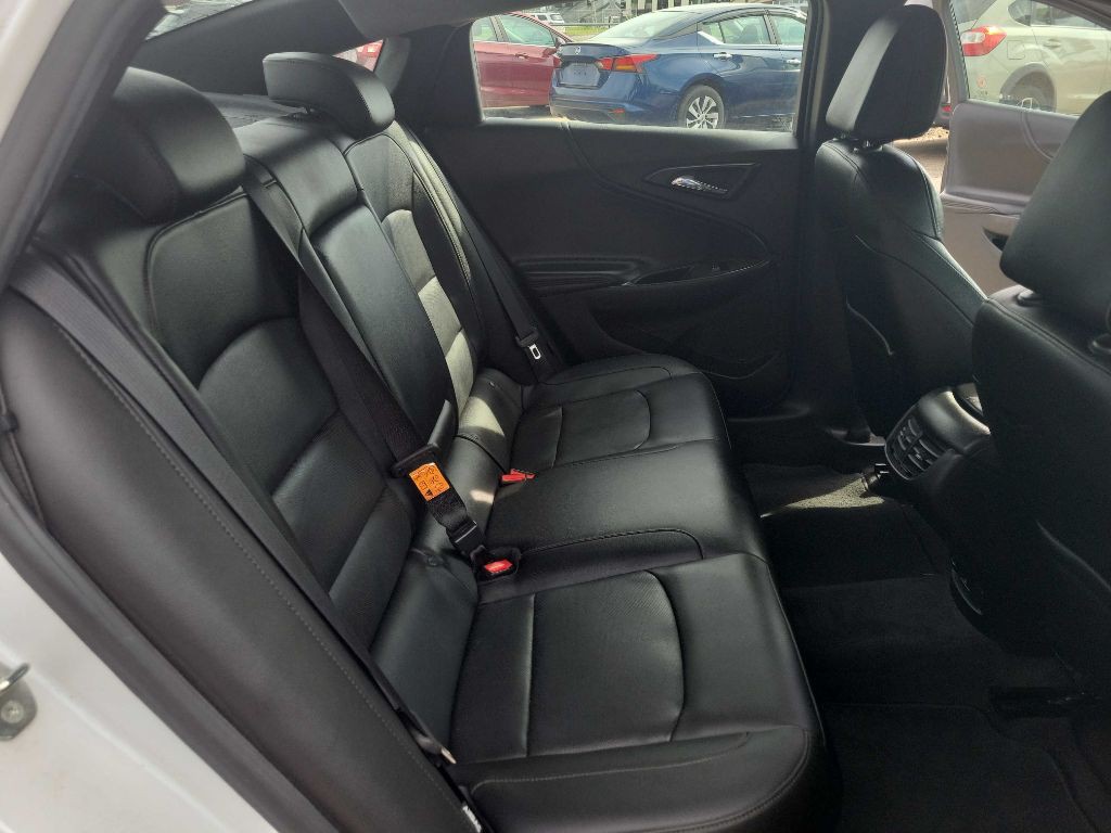 2017 Chevrolet Malibu Image 25