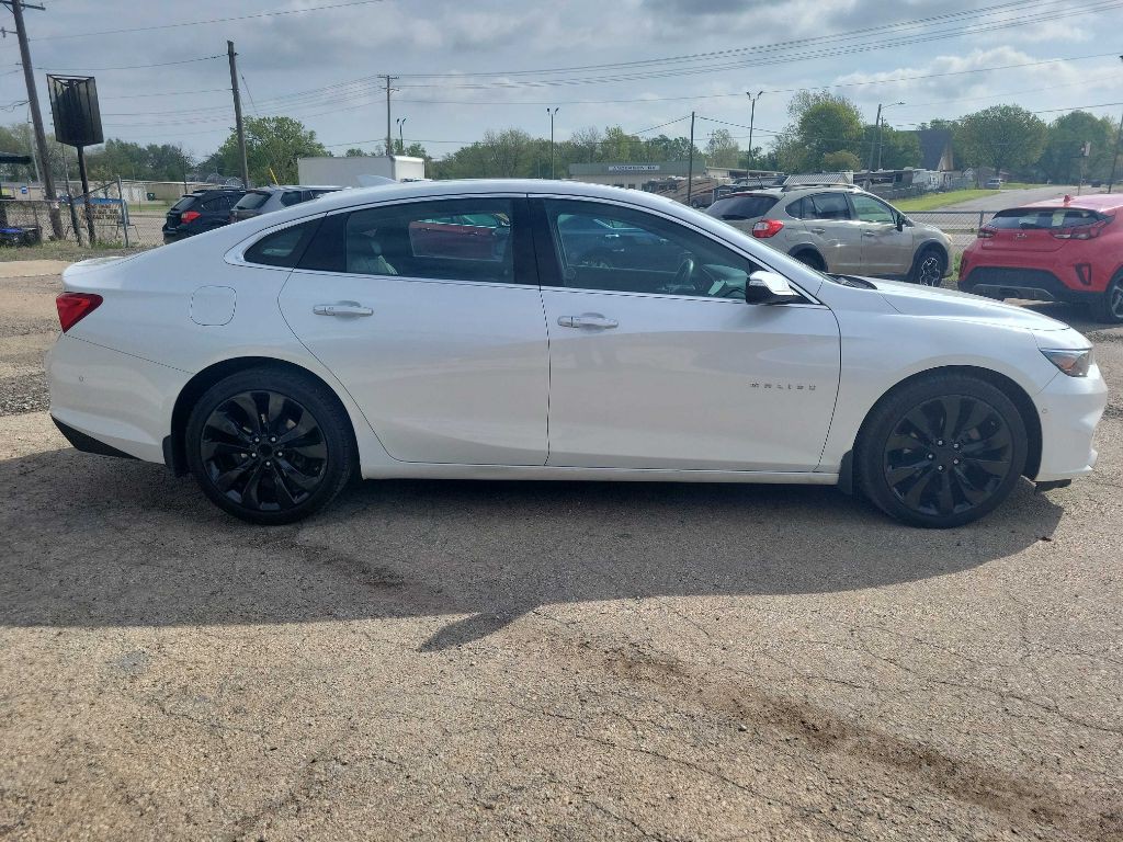 2017 Chevrolet Malibu Image 4