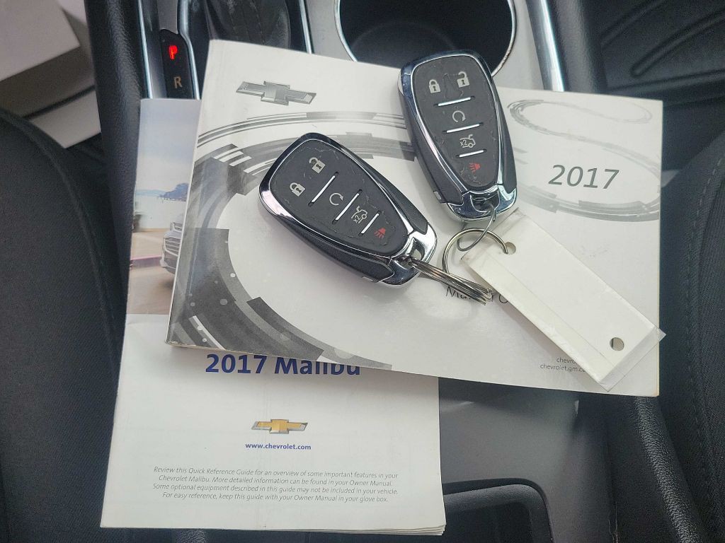 2017 Chevrolet Malibu Image 17