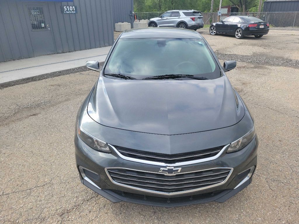 2017 Chevrolet Malibu Image 2