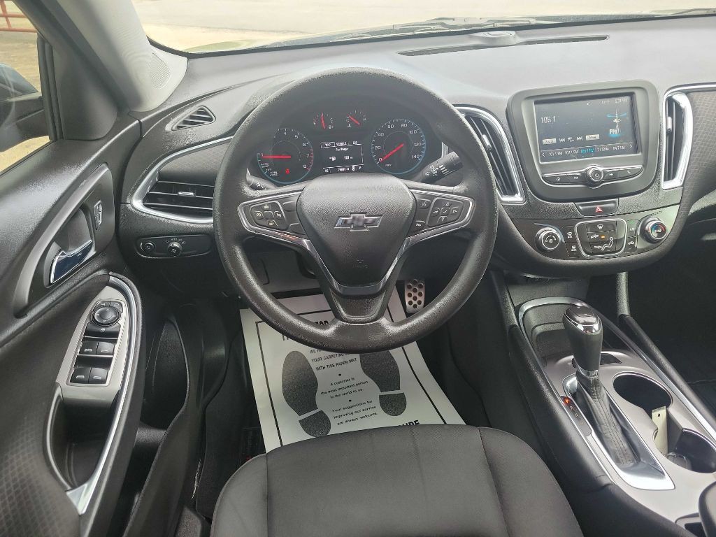 2017 Chevrolet Malibu Image 10