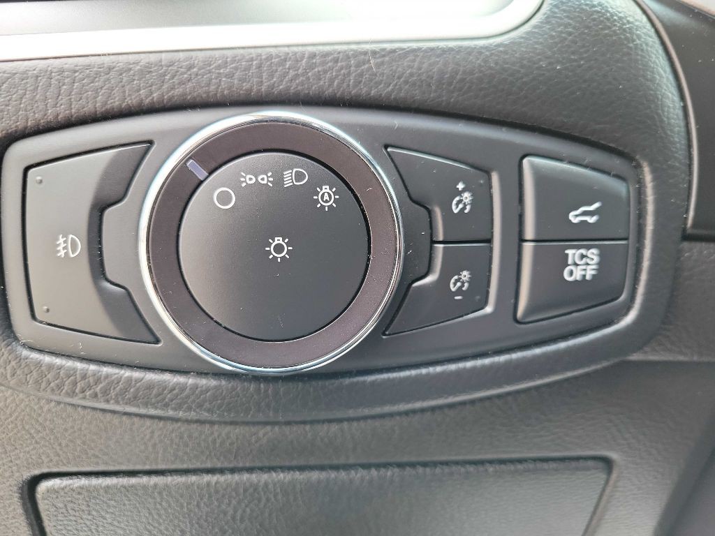 2019 Ford Edge Image 15