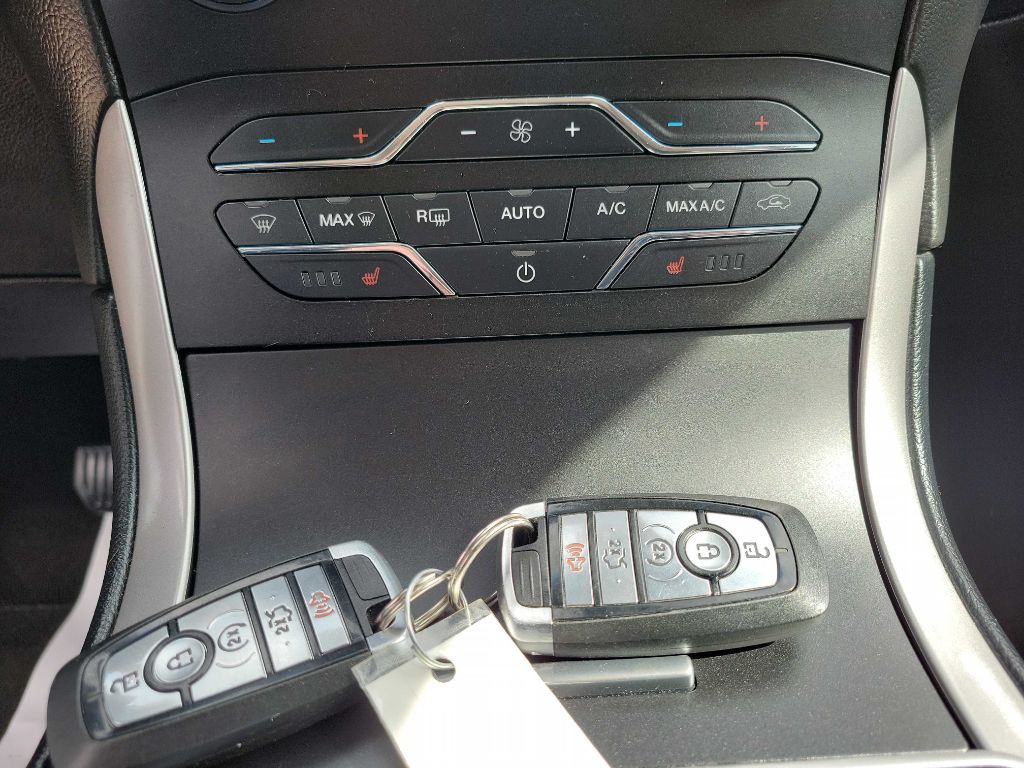 2019 Ford Edge Image 19