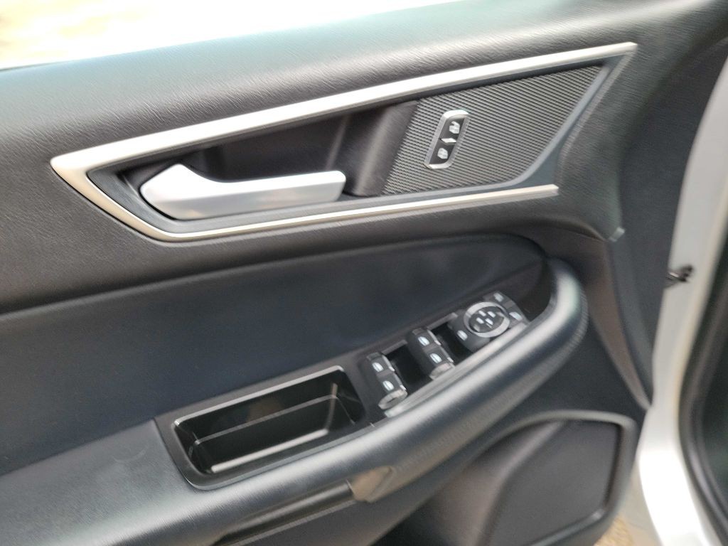 2019 Ford Edge Image 24