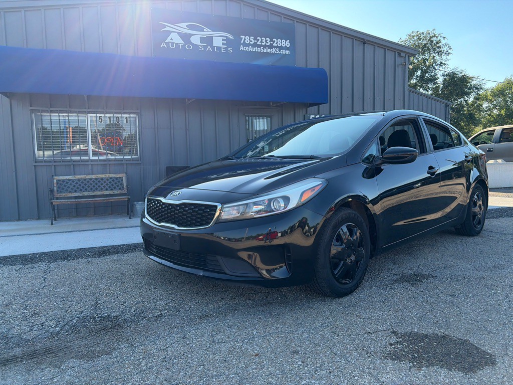 2017 Kia Forte Image 1