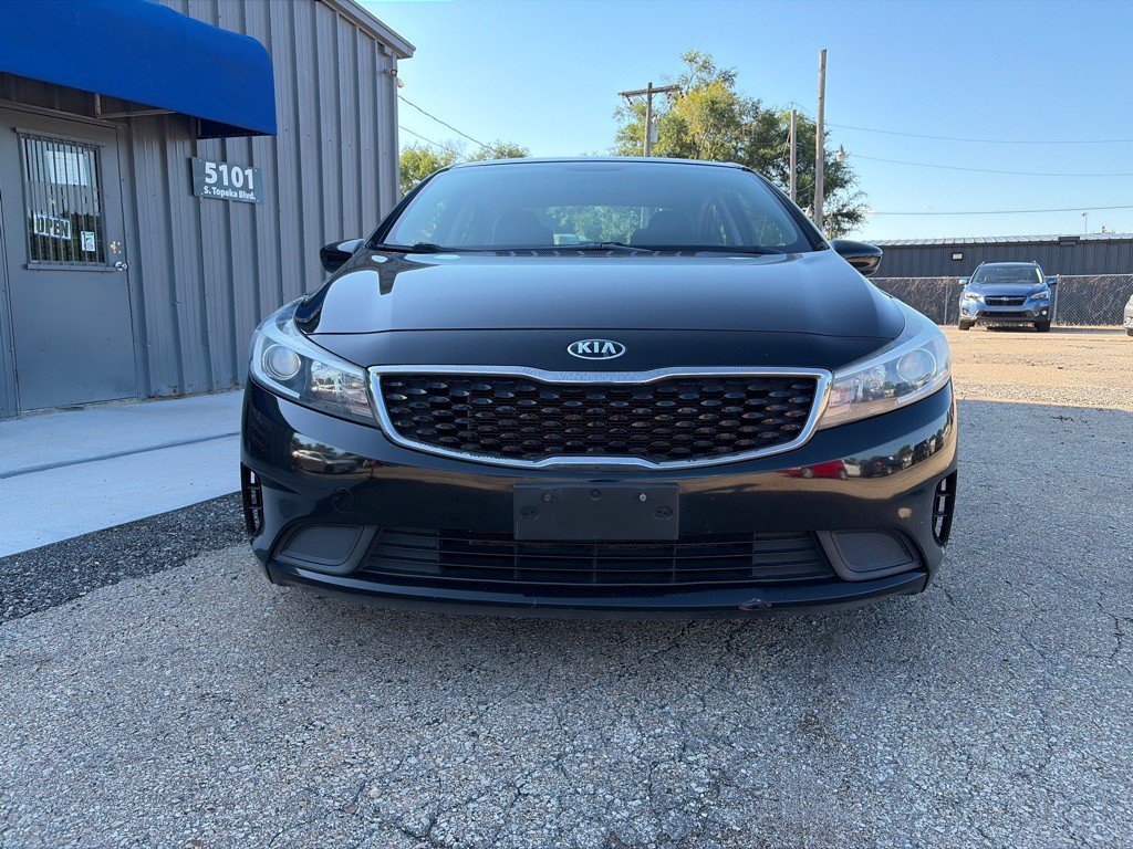 2017 Kia Forte Image 2