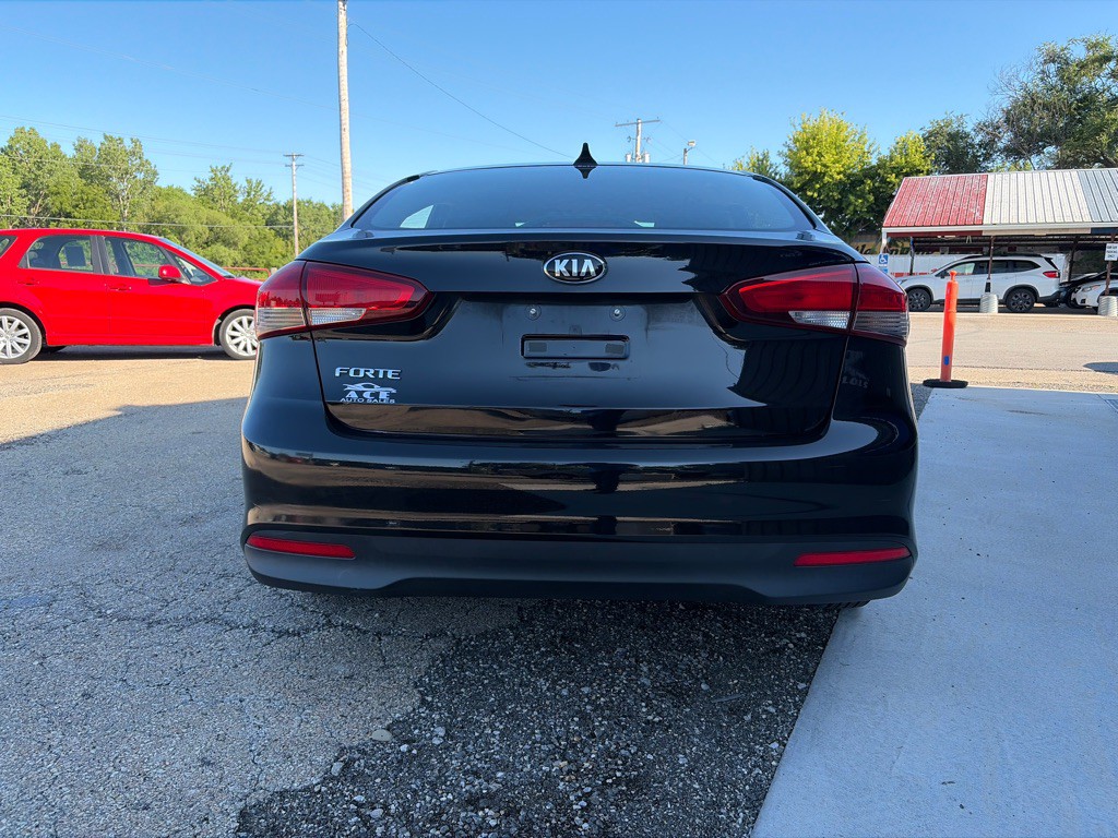 2017 Kia Forte Image 6