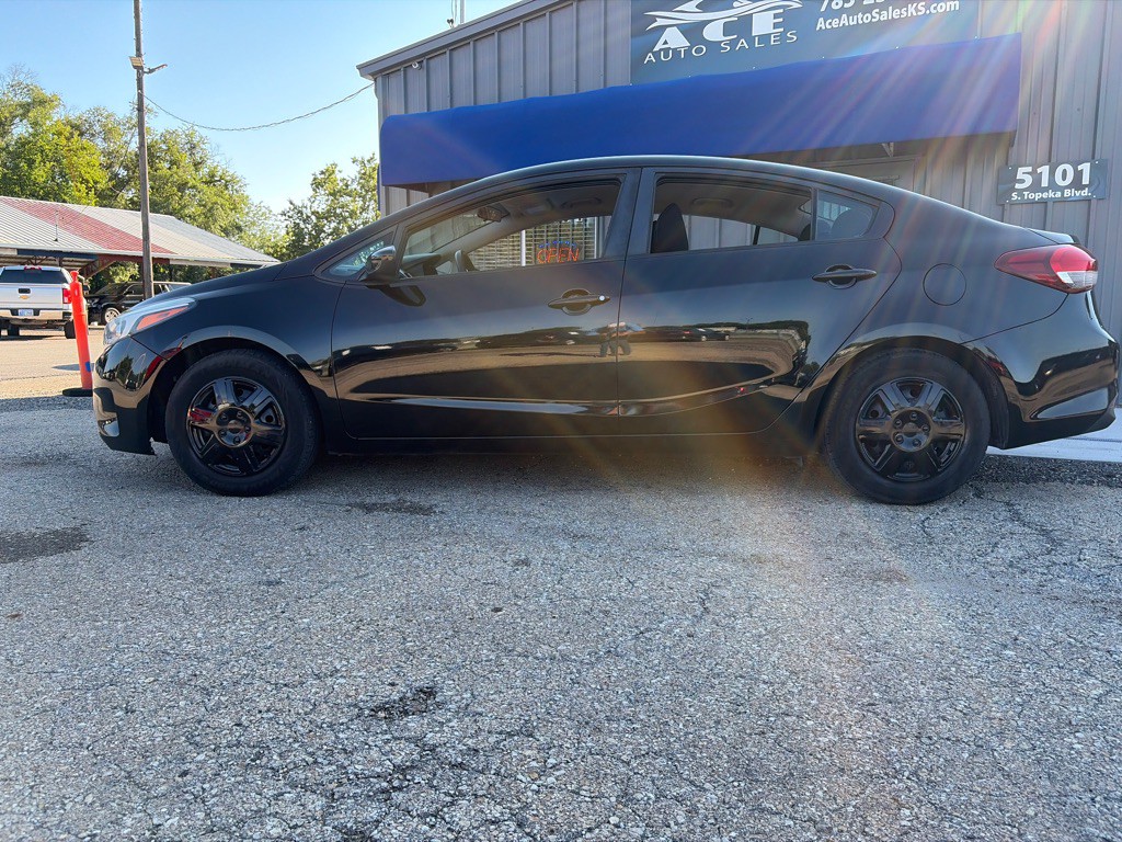 2017 Kia Forte Image 8