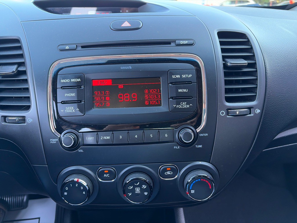 2017 Kia Forte Image 15