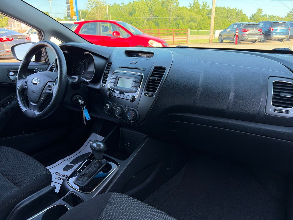 2017 Kia Forte Image 23