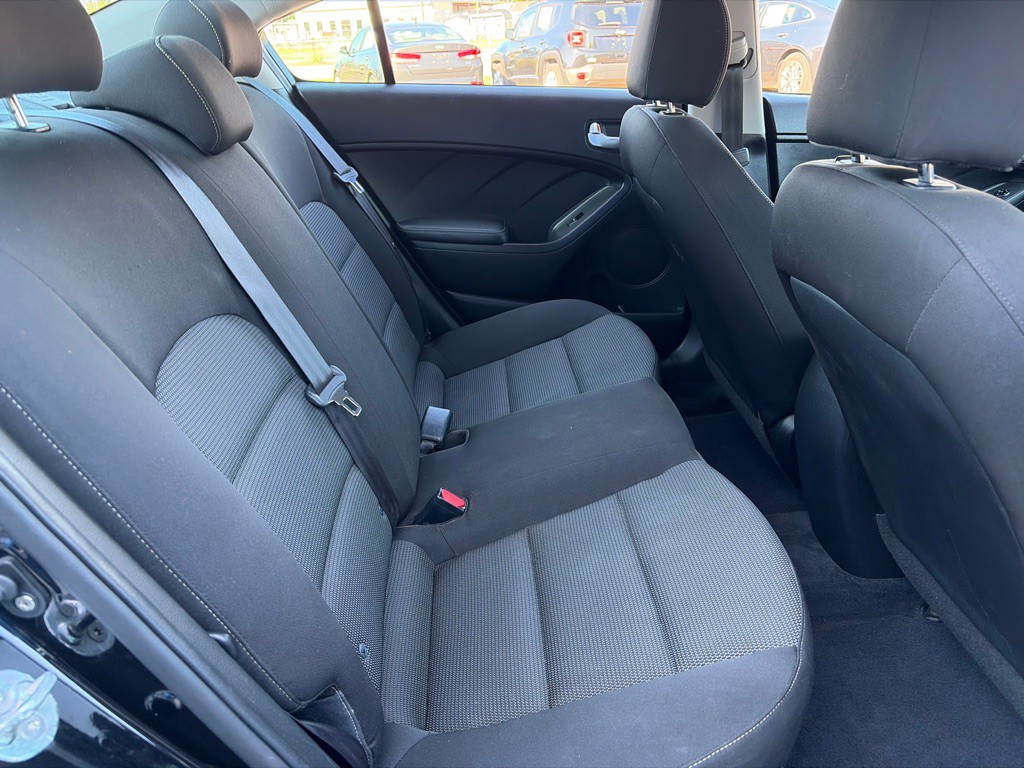2017 Kia Forte Image 24