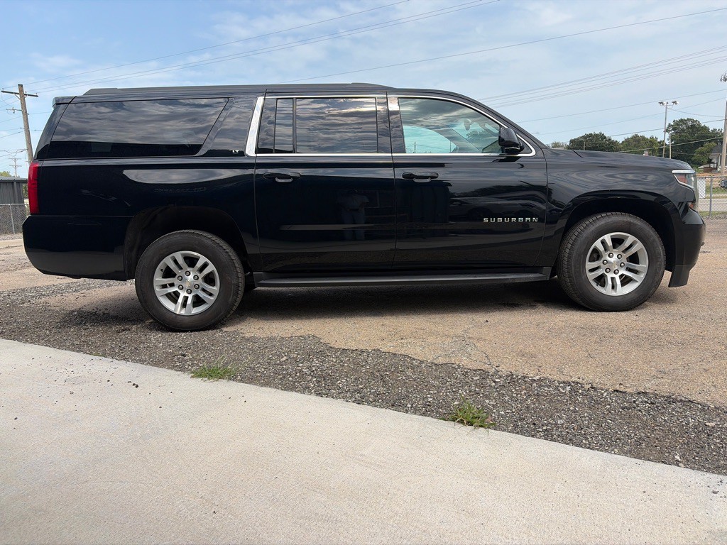 2019 Chevrolet Suburban Image 4