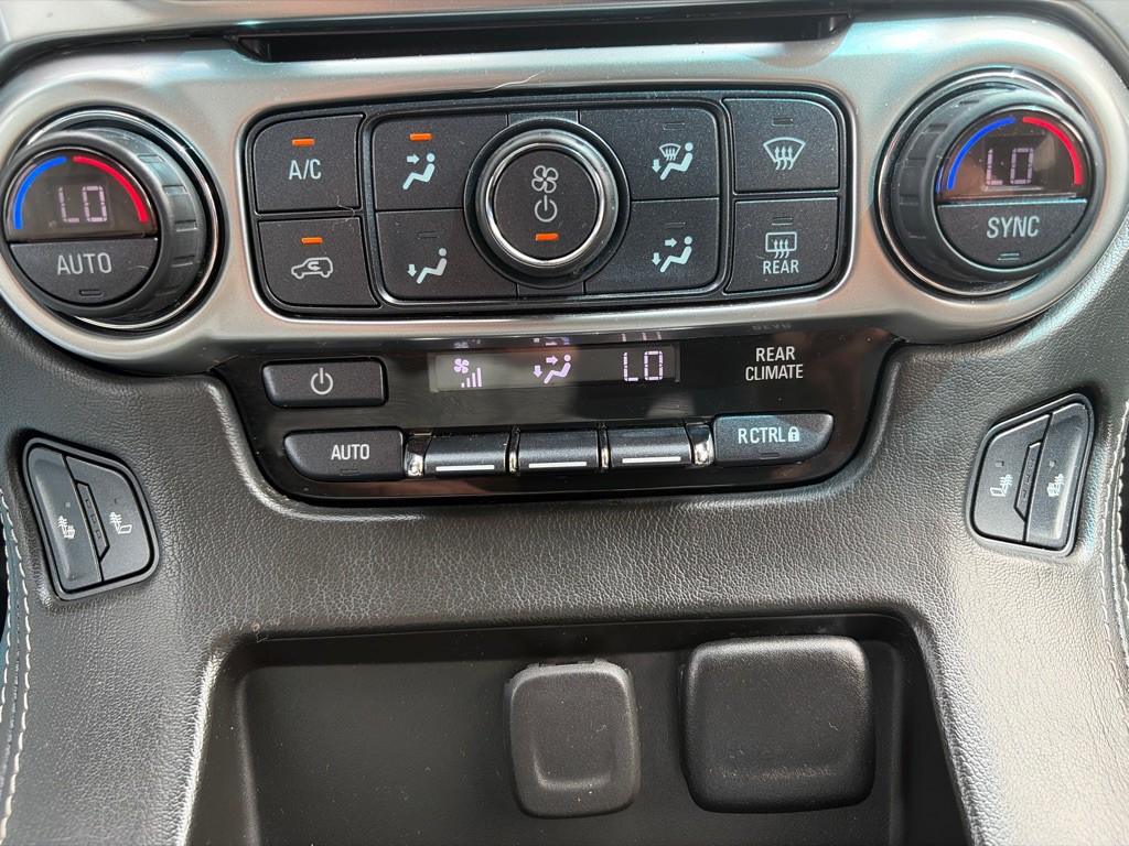 2019 Chevrolet Suburban Image 18