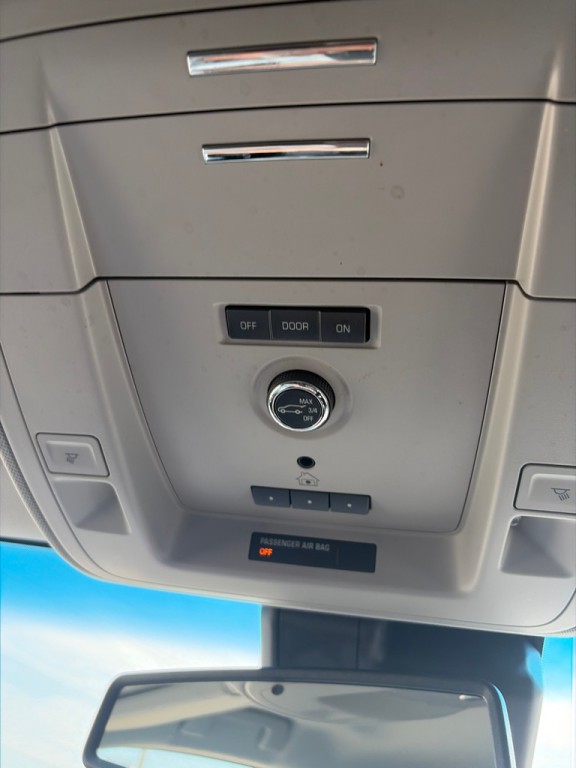 2019 Chevrolet Suburban Image 21