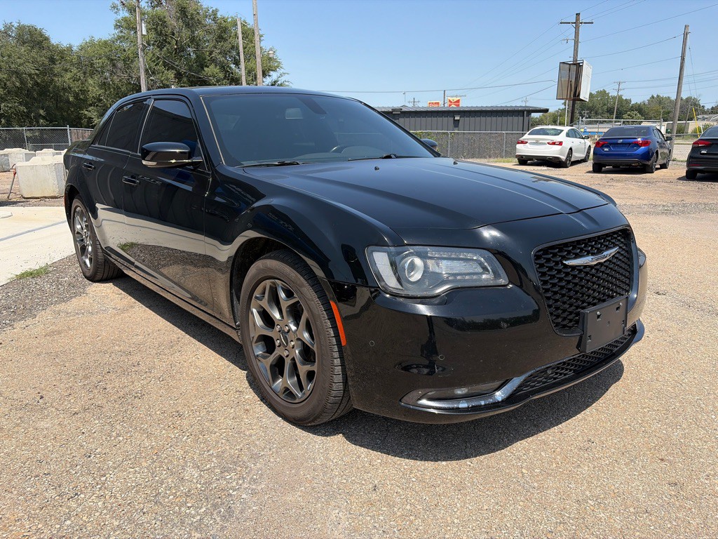 2017 Chrysler 300 Image 3