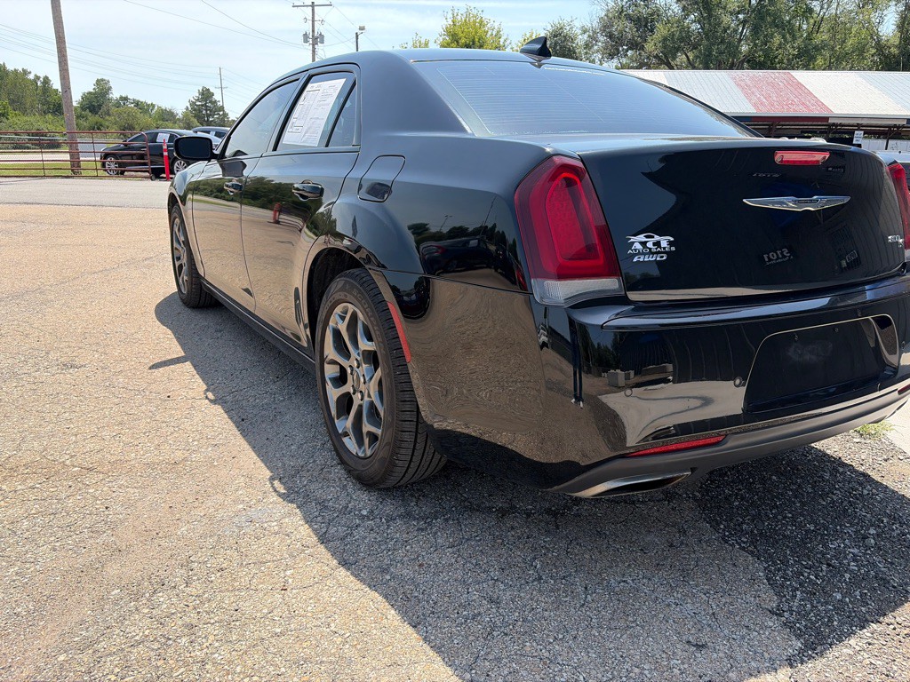 2017 Chrysler 300 Image 7