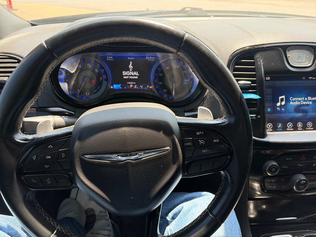 2017 Chrysler 300 Image 13
