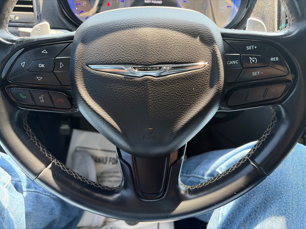 2017 Chrysler 300 Image 14