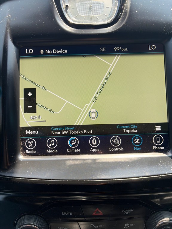 2017 Chrysler 300 Image 16
