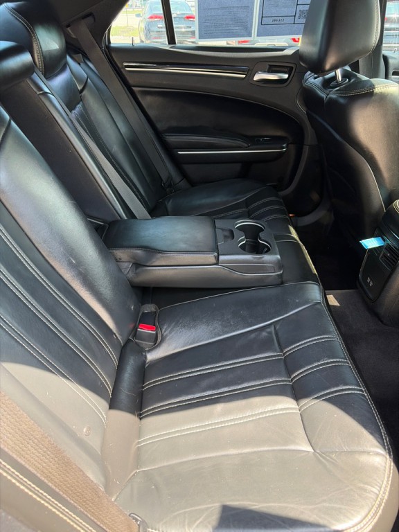 2017 Chrysler 300 Image 26
