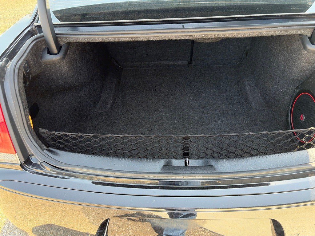 2017 Chrysler 300 Image 28