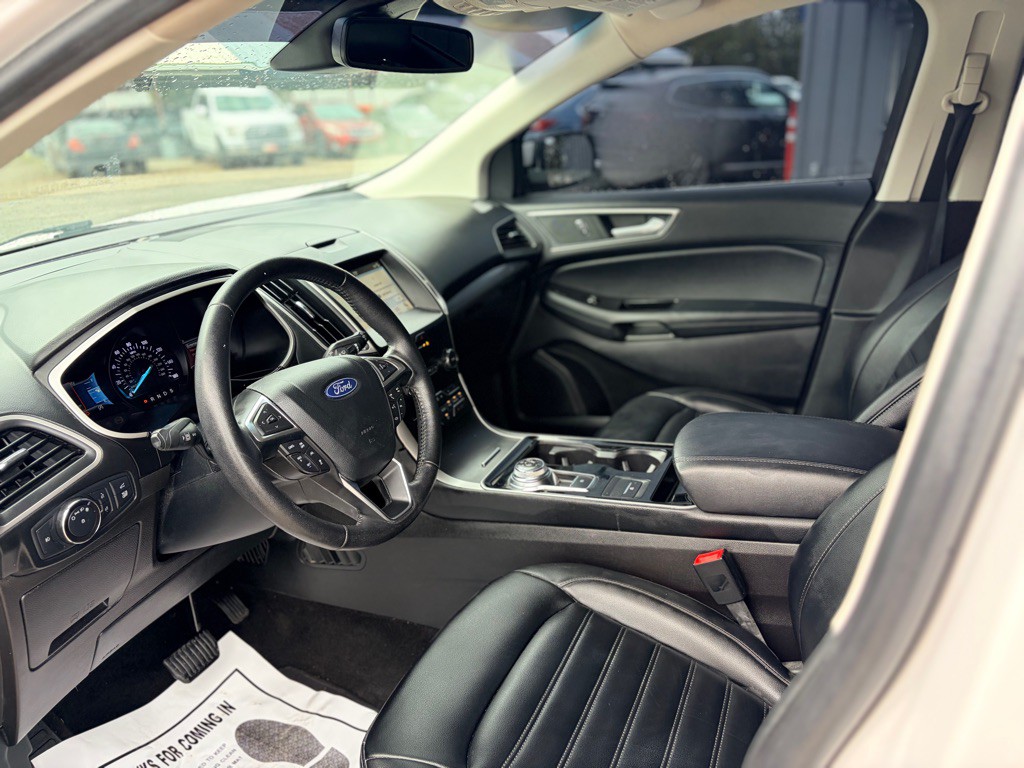 2019 Ford Edge Image 9