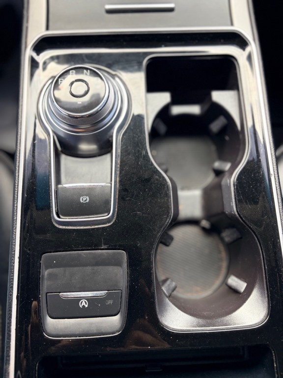 2019 Ford Edge Image 16