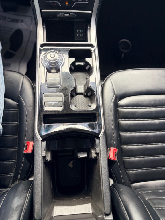 2019 Ford Edge Image 17