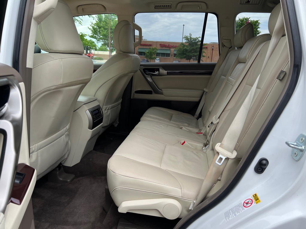 2019 Lexus GX Image 11