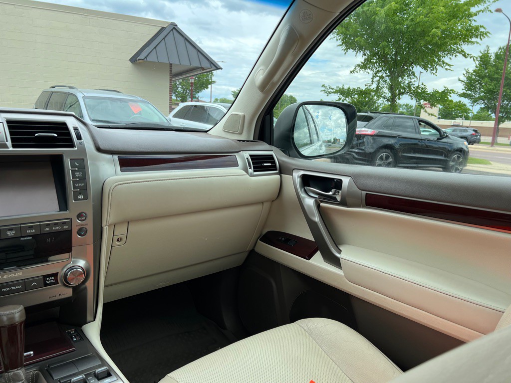 2019 Lexus GX Image 14