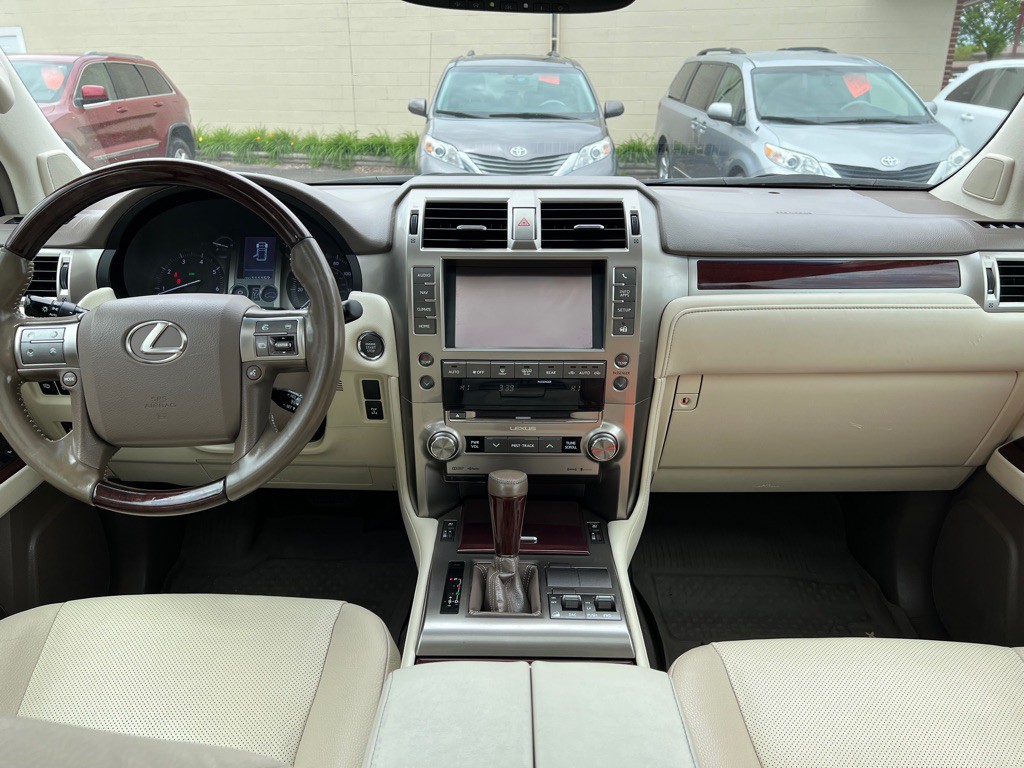 2019 Lexus GX Image 15
