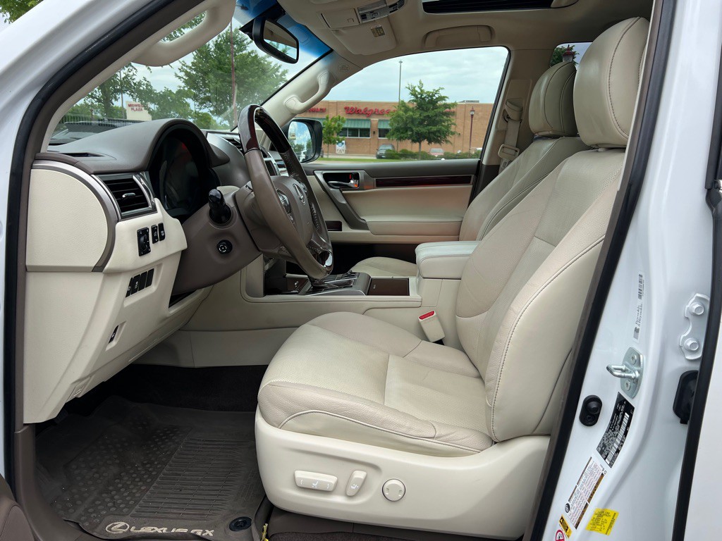 2019 Lexus GX Image 19