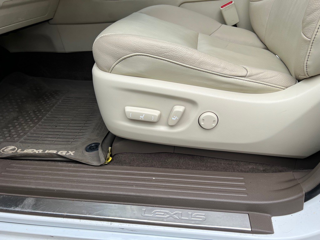 2019 Lexus GX Image 20