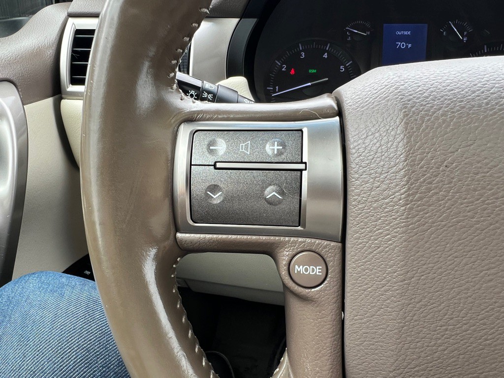2019 Lexus GX Image 23