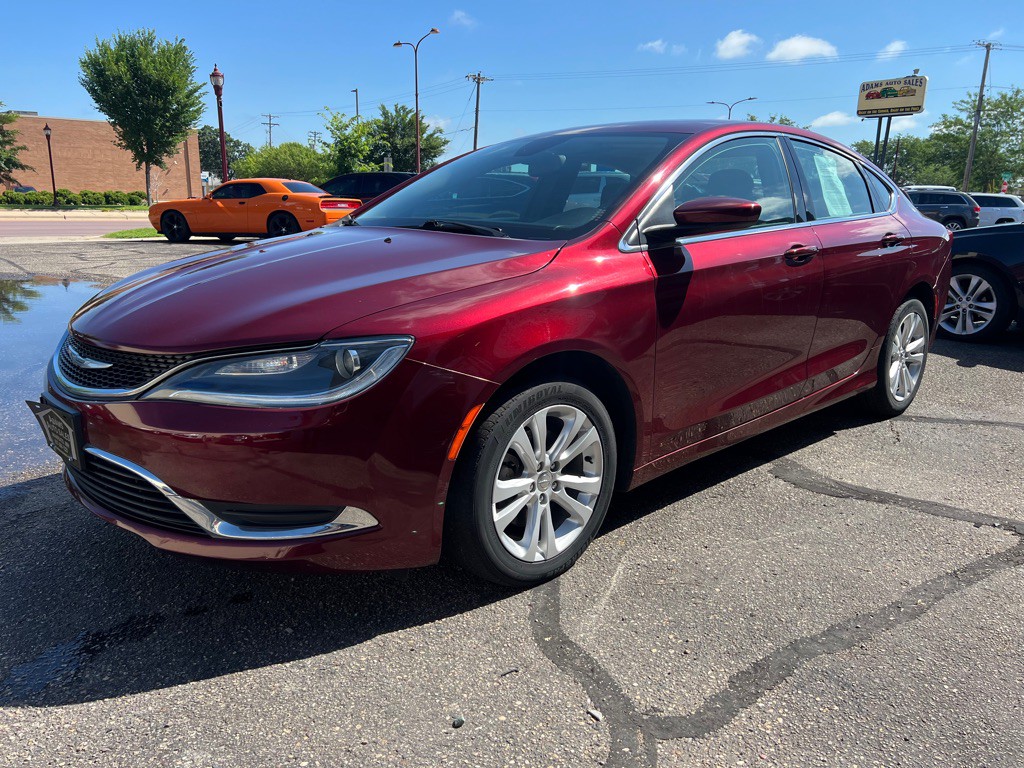 2016 Chrysler 200 Image 4