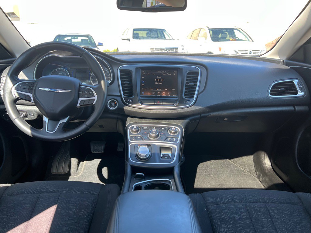 2016 Chrysler 200 Image 11