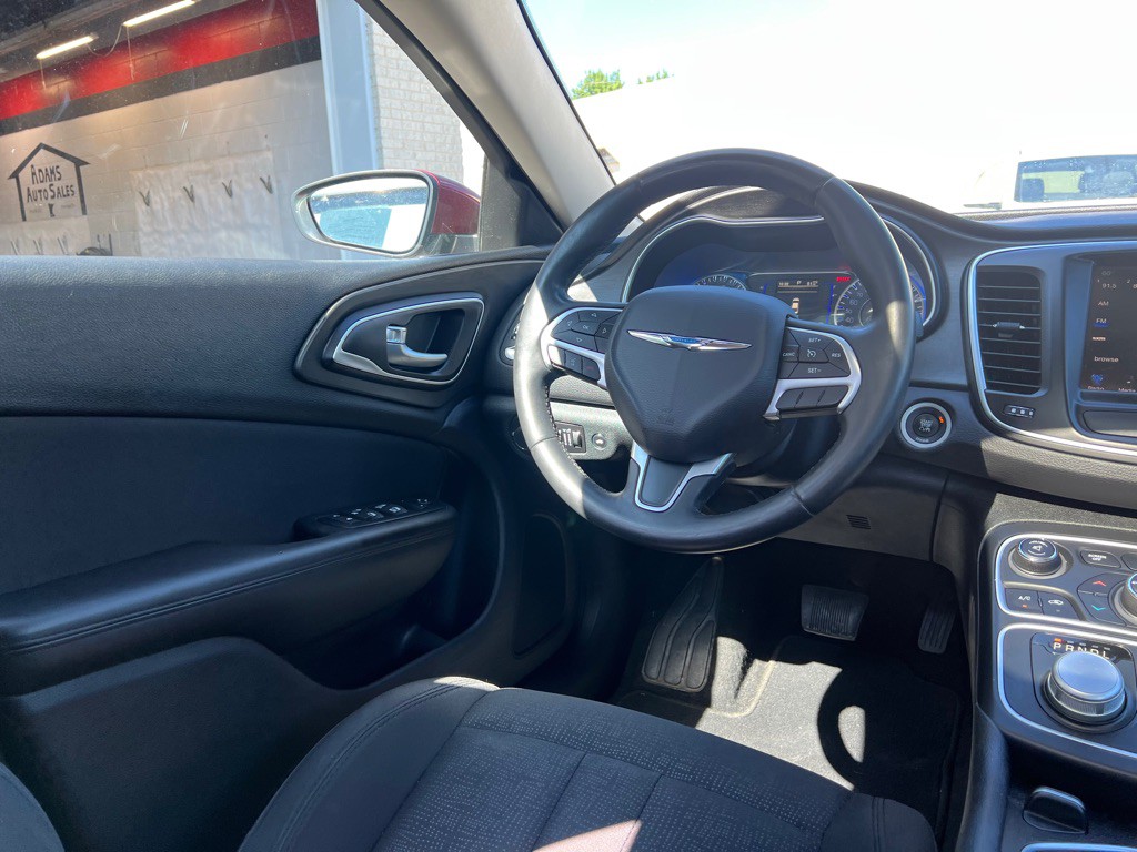 2016 Chrysler 200 Image 12