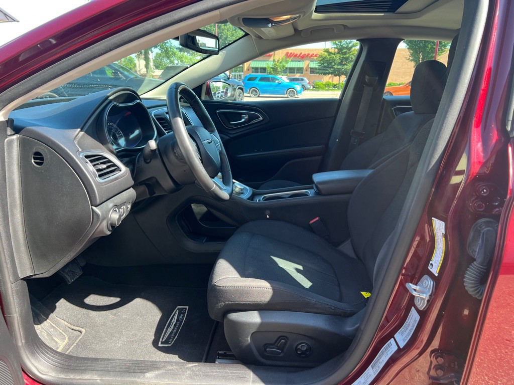 2016 Chrysler 200 Image 15