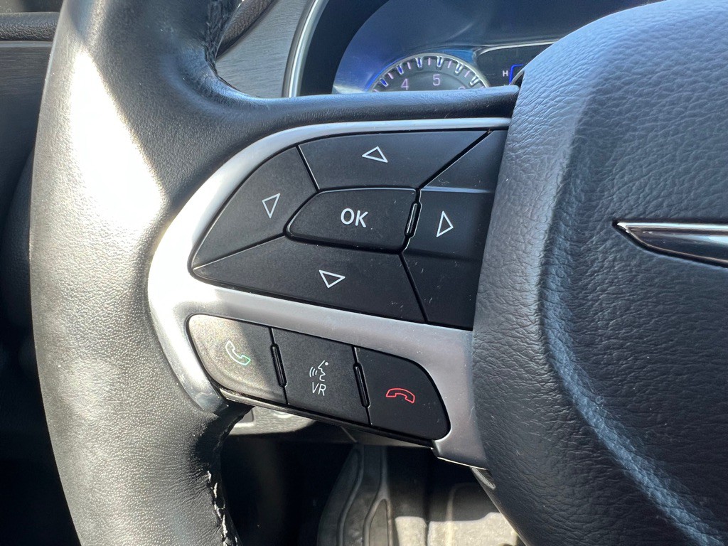 2016 Chrysler 200 Image 16