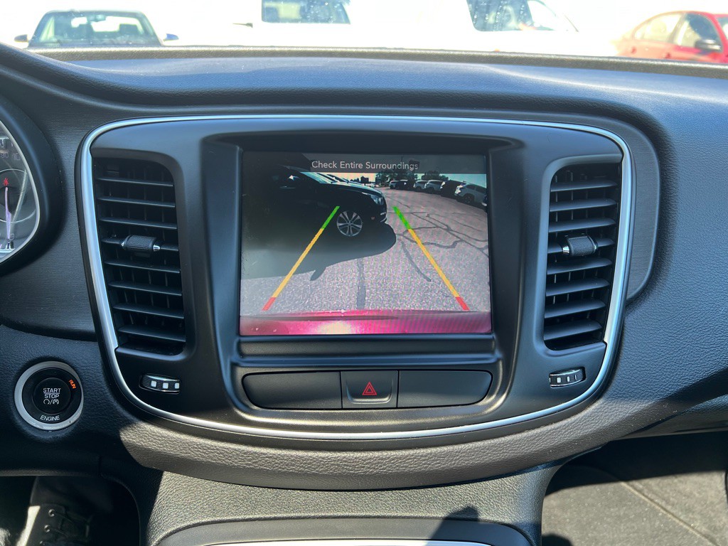 2016 Chrysler 200 Image 20
