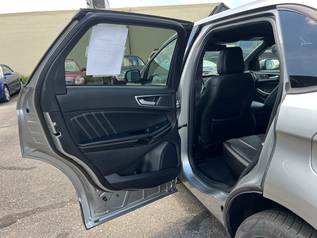 2020 Ford Edge Image 8
