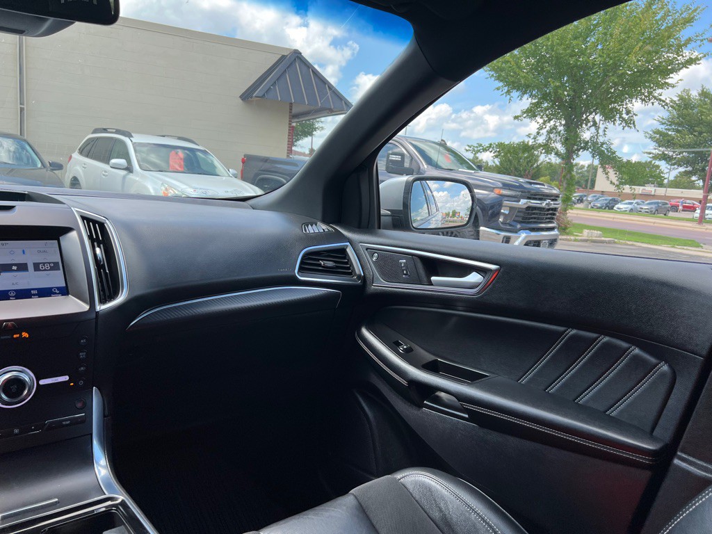 2020 Ford Edge Image 10