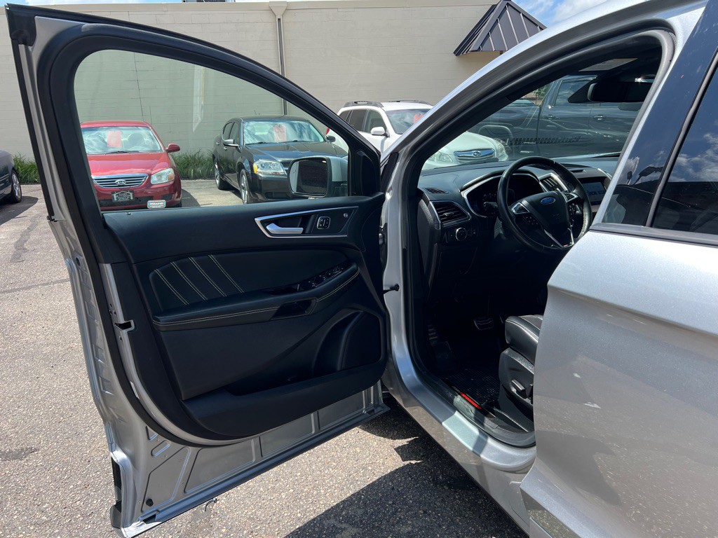 2020 Ford Edge Image 13