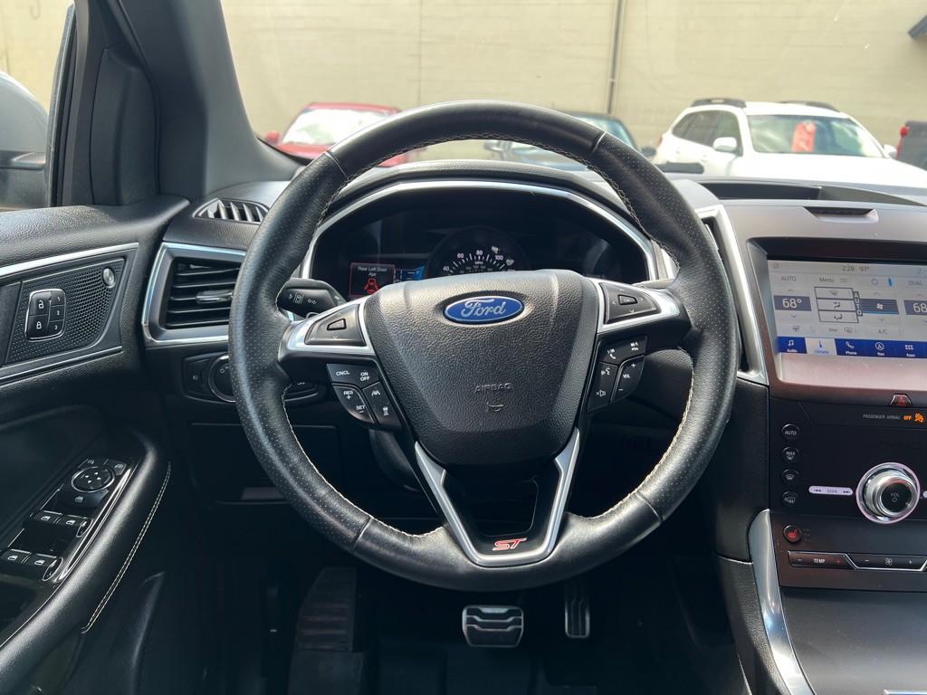 2020 Ford Edge Image 17