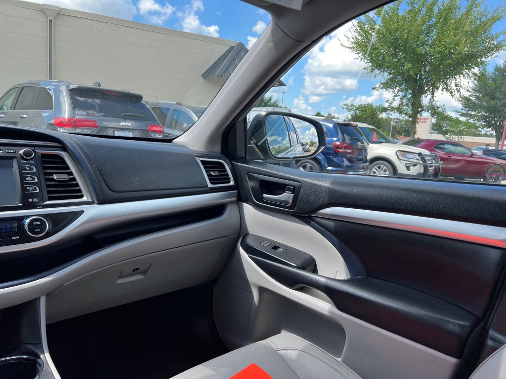 2018 Toyota Highlander Image 12