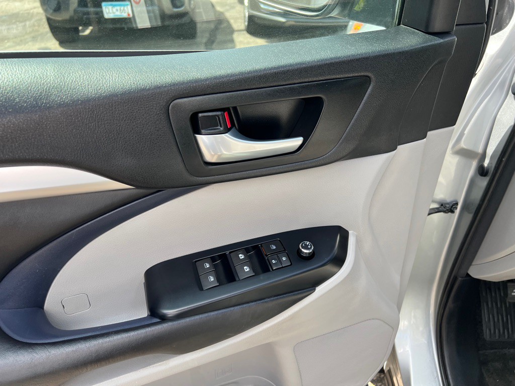 2018 Toyota Highlander Image 16