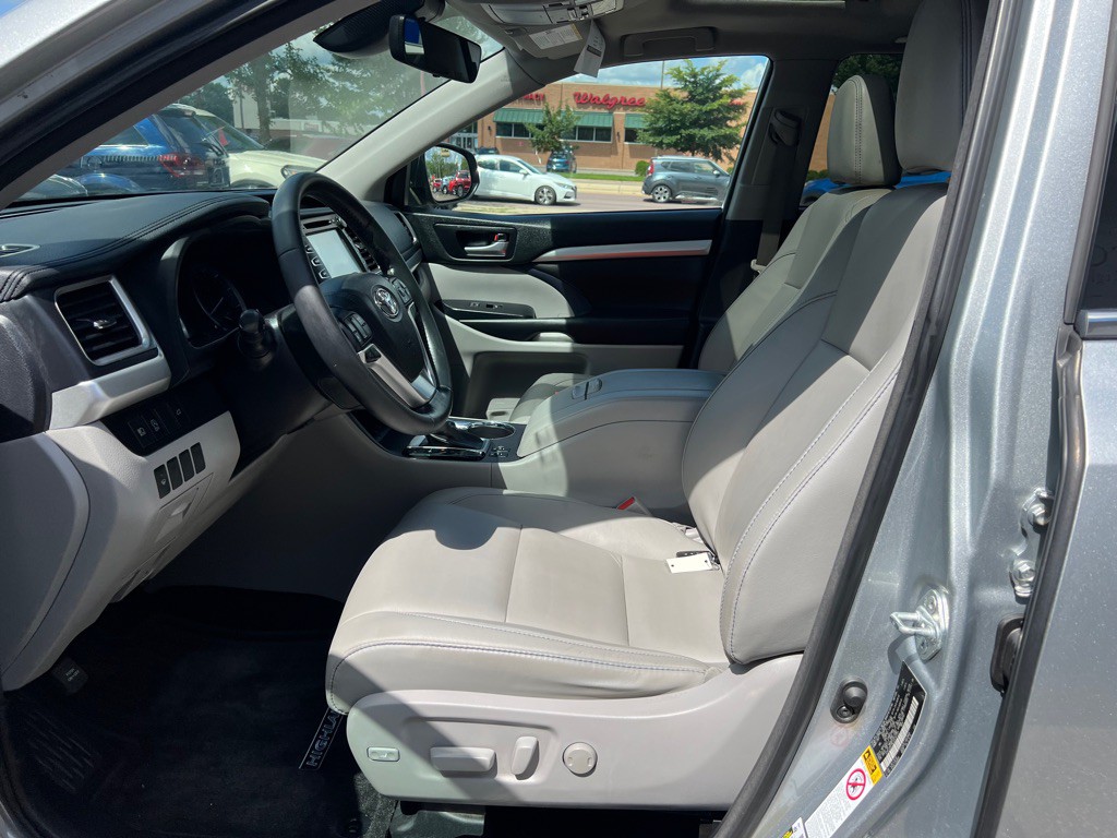 2018 Toyota Highlander Image 17