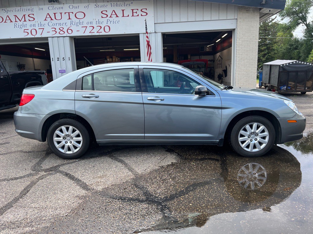 2010 Chrysler Sebring Image 2