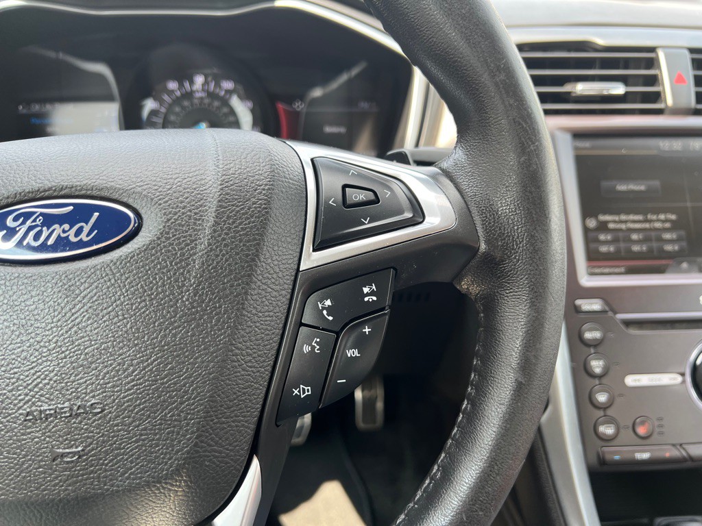 2016 Ford Fusion Image 19